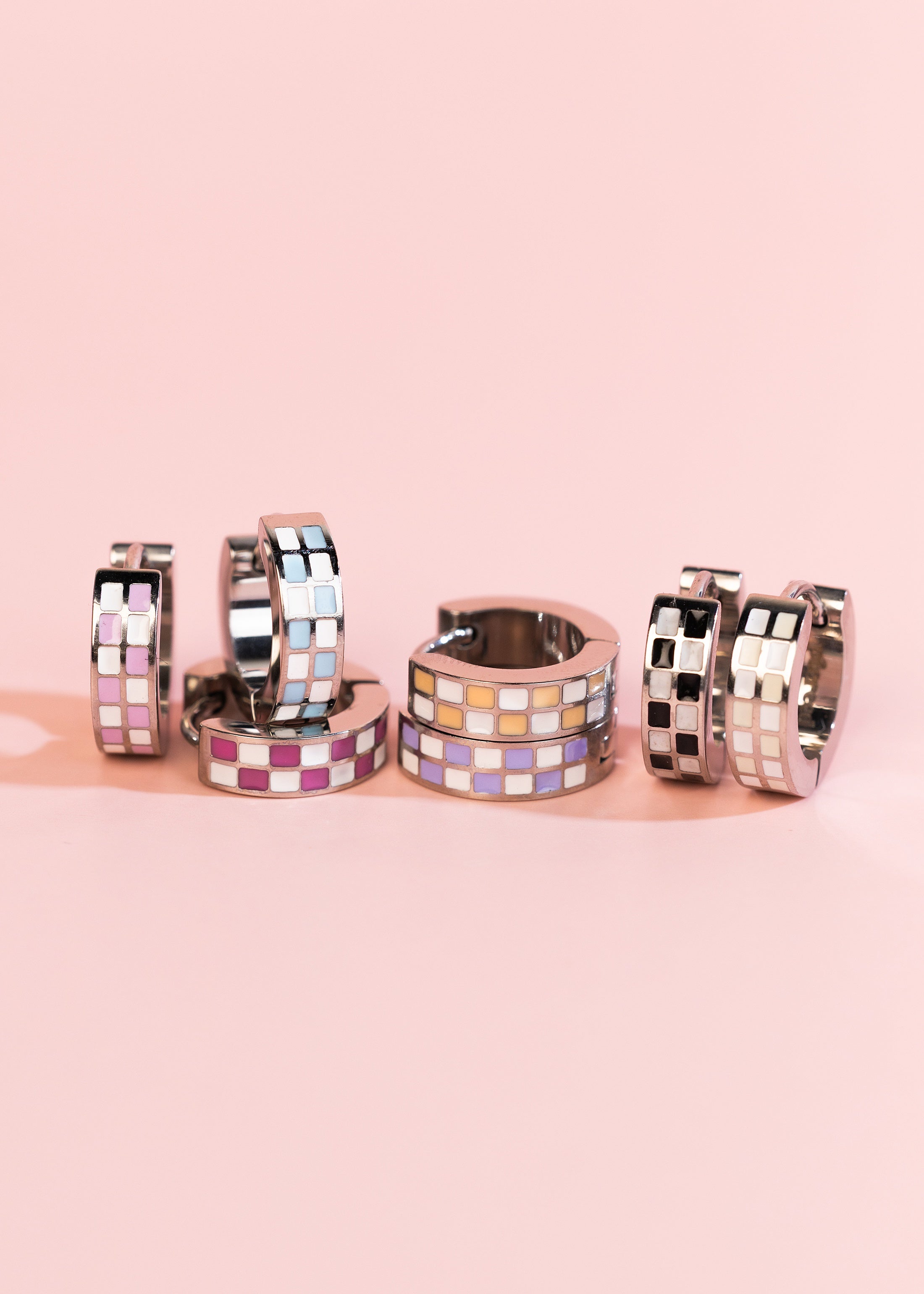 Silver Periwinkle Checkered Huggies