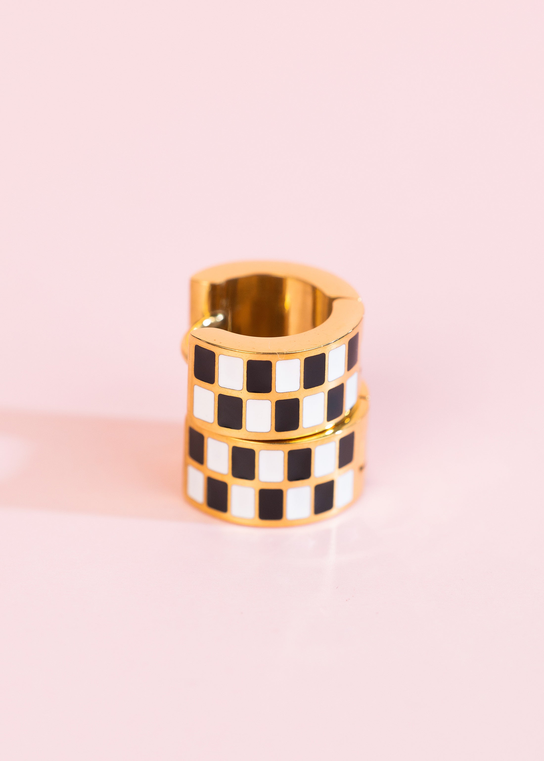Chunky Checkered Huggies