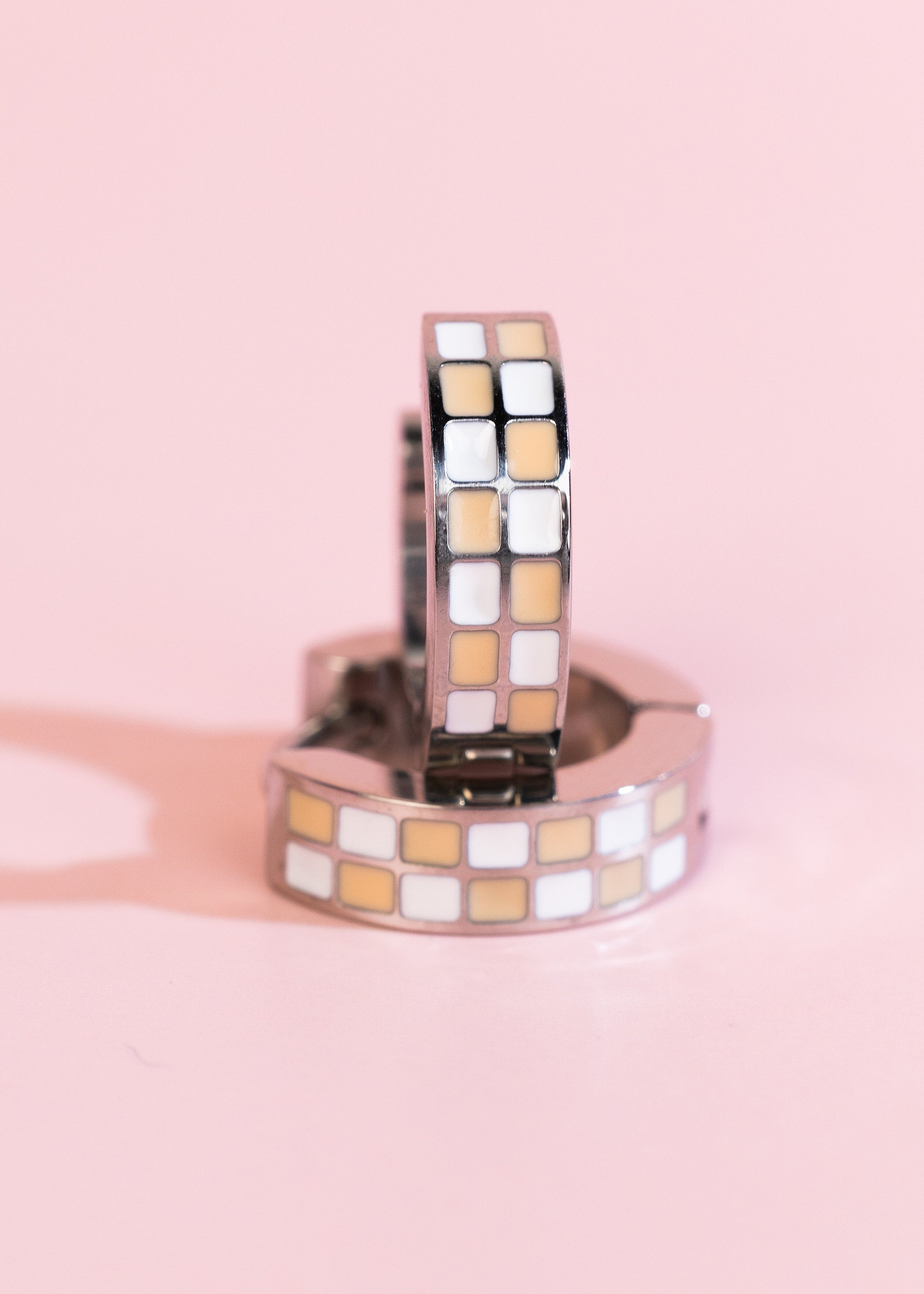 Silver Peach Checkered Huggies