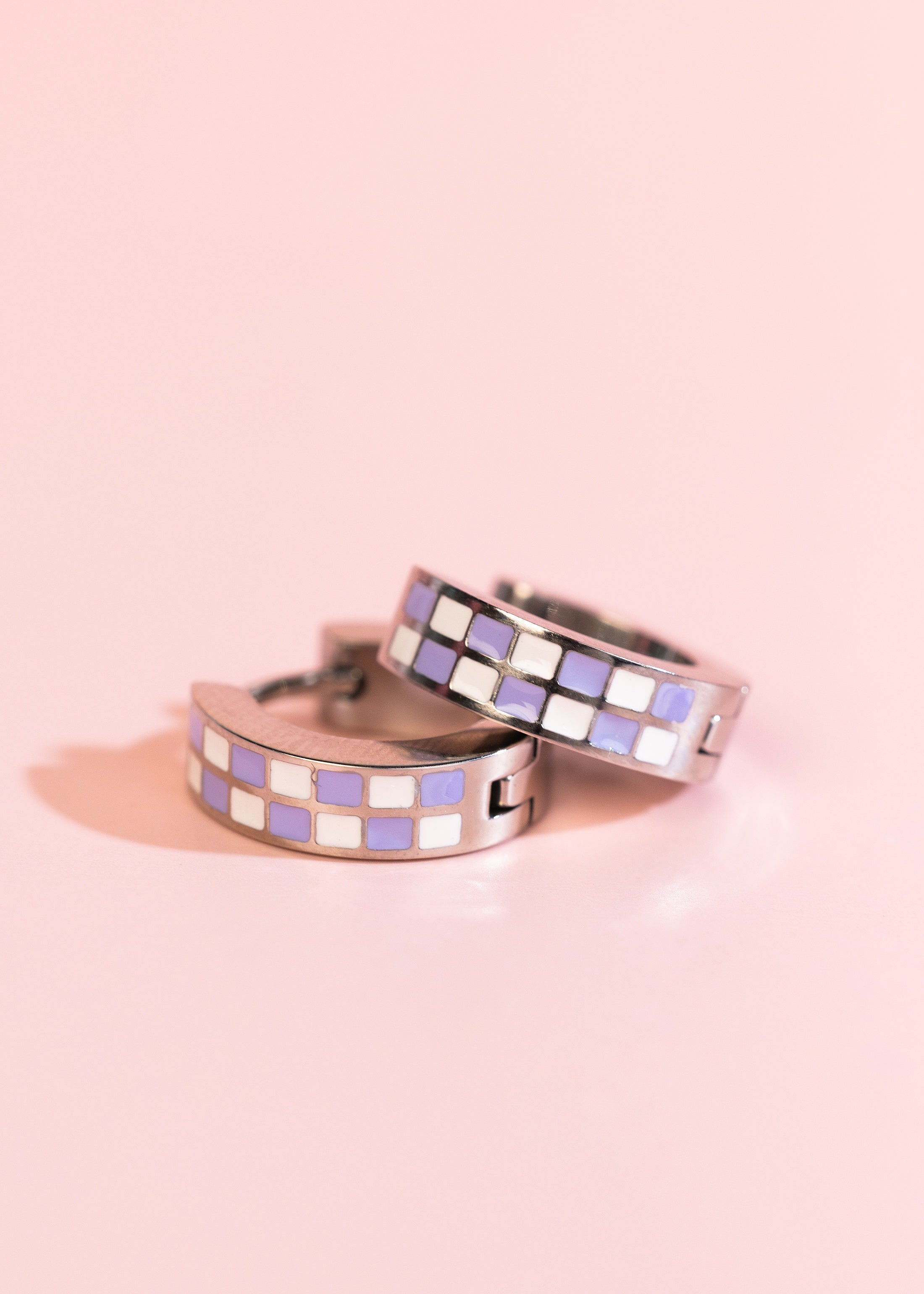 Silver Periwinkle Checkered Huggies